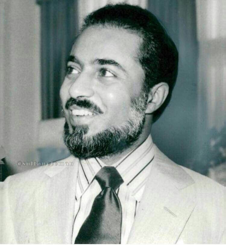 (الذي لا يفكر يتأخر.. الزمن لا ينتظر أحد.. والضمير لا يغفر) السلطان #قابوس بن سعيد