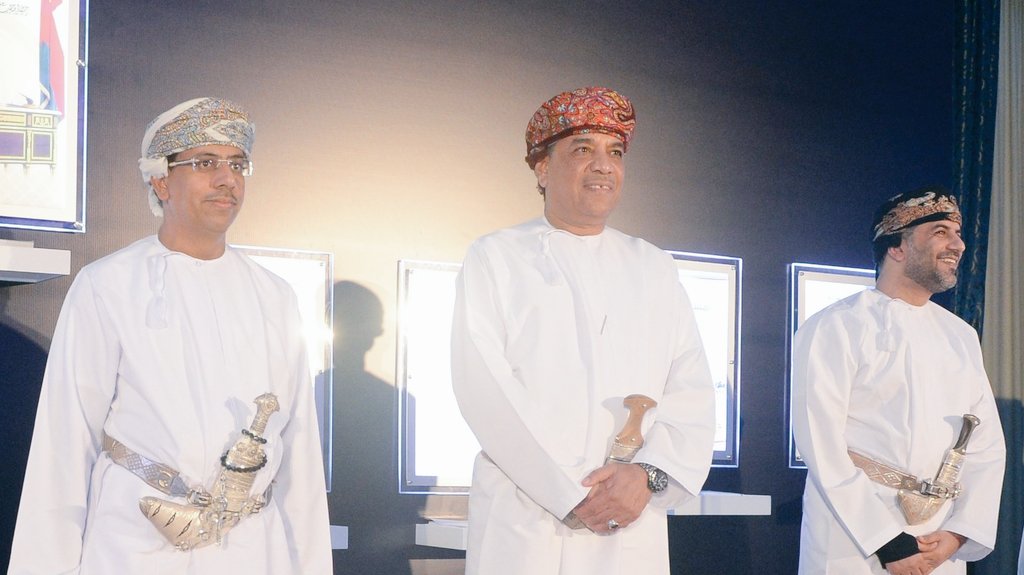 "قريباً"... .. . بطاقاتٍ عُمانية؛ الاستعداد لتنفيذ فعاليات #ملتقى_الأسرة_الإعلامية الثالث.…