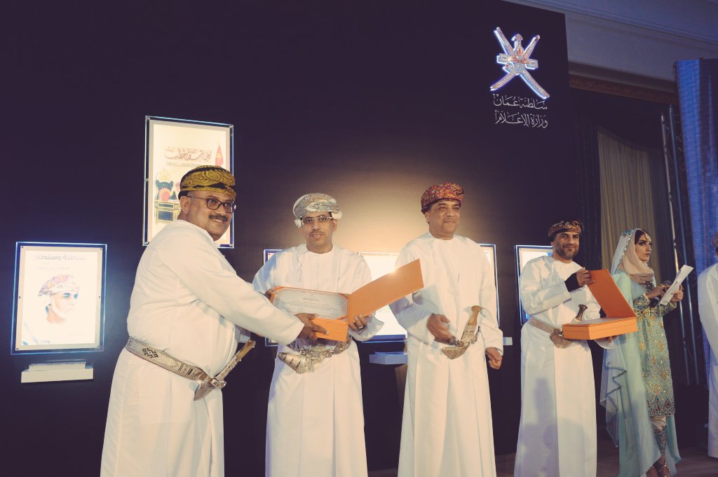 "قريباً"... .. . بطاقاتٍ عُمانية؛ الاستعداد لتنفيذ فعاليات #ملتقى_الأسرة_الإعلامية الثالث.…