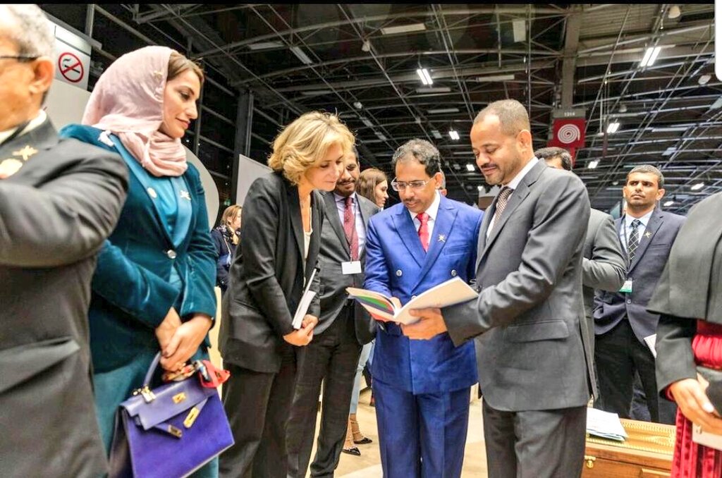 #عُمان تفتح كتابها الإنساني للقرّاء في أوروبا، حيث أبيات (الغشري) موزونة على إيقاع "تن تن"…