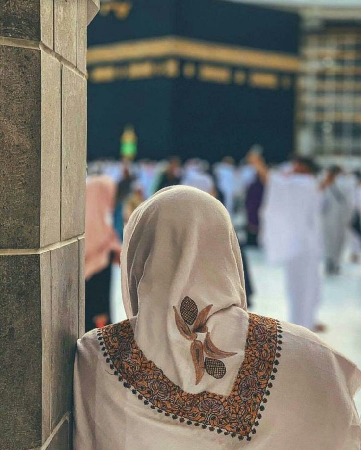 يا الله.. يا الله.. يا حيّ يا قيّوم.. عشقاً أذوبُ وأهيمُ وجداً والشوق يُخشع القلب.. فأستند…