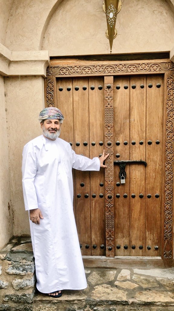 من أراد حنيناً عُمانياً، واشتياقاً مسقطيّاً وما جاورها.. لأناسٍ نرى حياتهم في صور، ونستشعر…