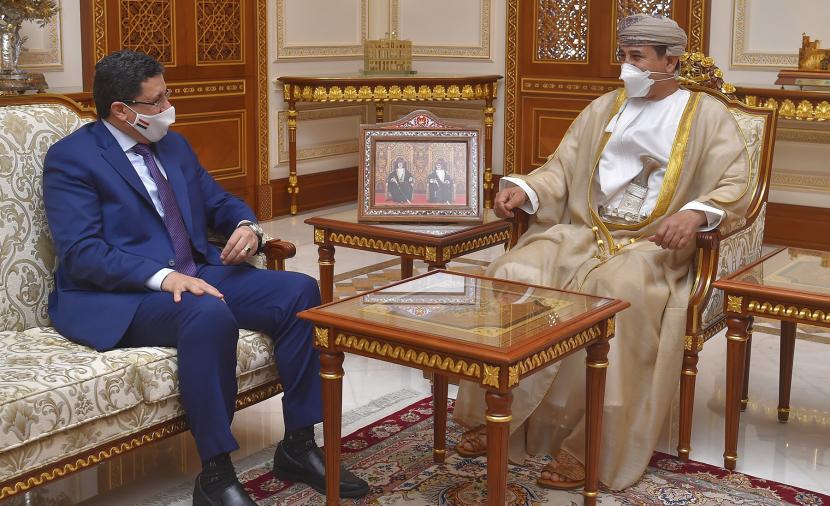 في معجم الدبلوماسية والعلاقات الدولية، الدبلوماسية المكوكية هي العمل كوسيط بين أطراف النزا…