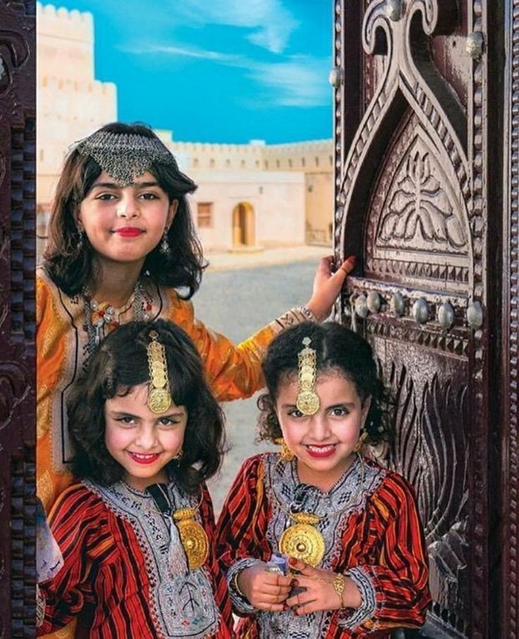 إن رأيتم #الجمال في بشرٍ، أو لمستموه من مفردات الطبيعة، أو أدهشكم في رسمة جميلة، أو حتى سم…