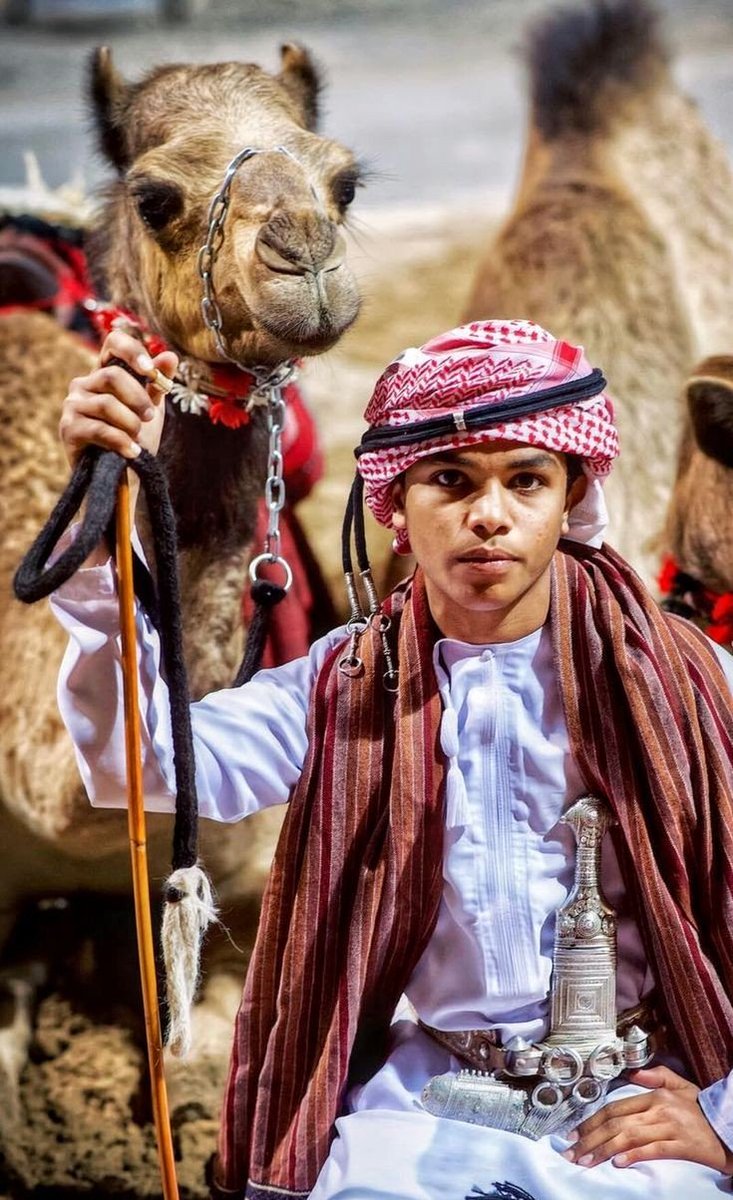 في #الحياة مسالك.. ومهالك، ليس بالضرورة أن تعيش #إِمّعة.. ضيئلاً، بإمكانك أن تحيا بمبادئك …