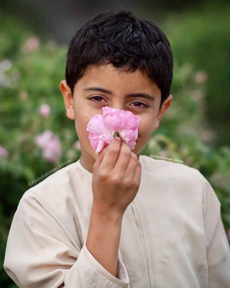 كلّ تغريدةٍ عن #عيد_الفطر_المبارك نقرأها أو تبهجنا بالصورة أو يدهشنا مقطعها المرئي.. تفرحن…