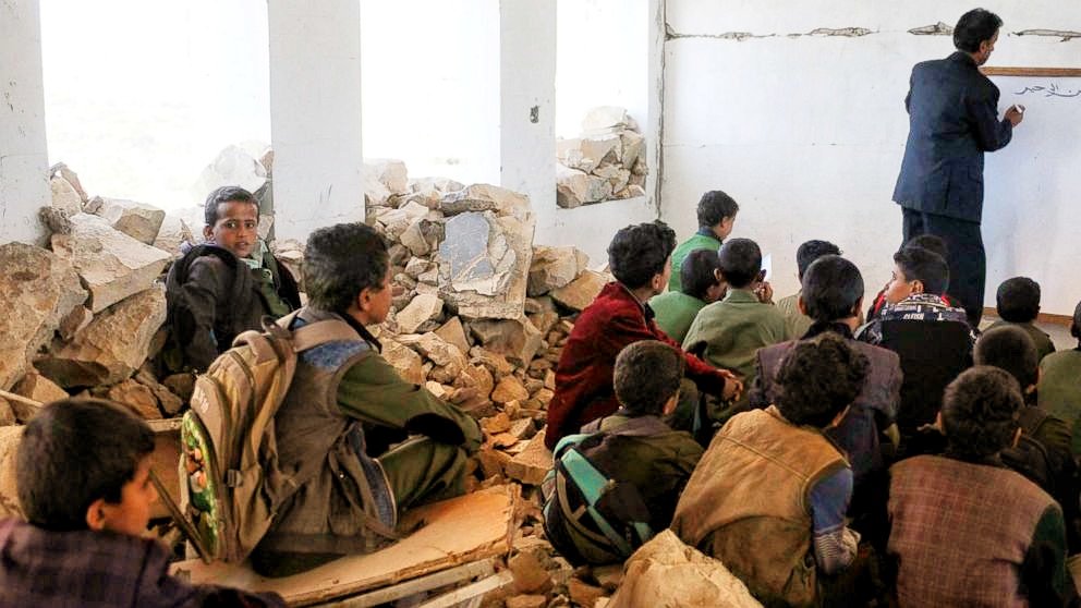 من أراد المستقبل، شيّد مدرسةً، وبنى طلاباً، واحترم المعلّم.. وقدّس التعليم! .. مكافحة العن…
