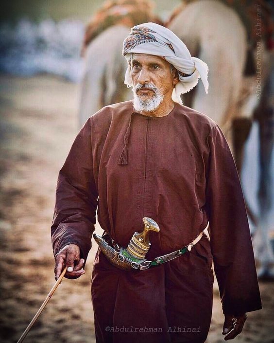 صُن نفسك عن الهوان، وإذلالها من أجل كسب تحسب أن مصدره غيرك من البشر. و(اعلو) بقدرك، و (عزّ…