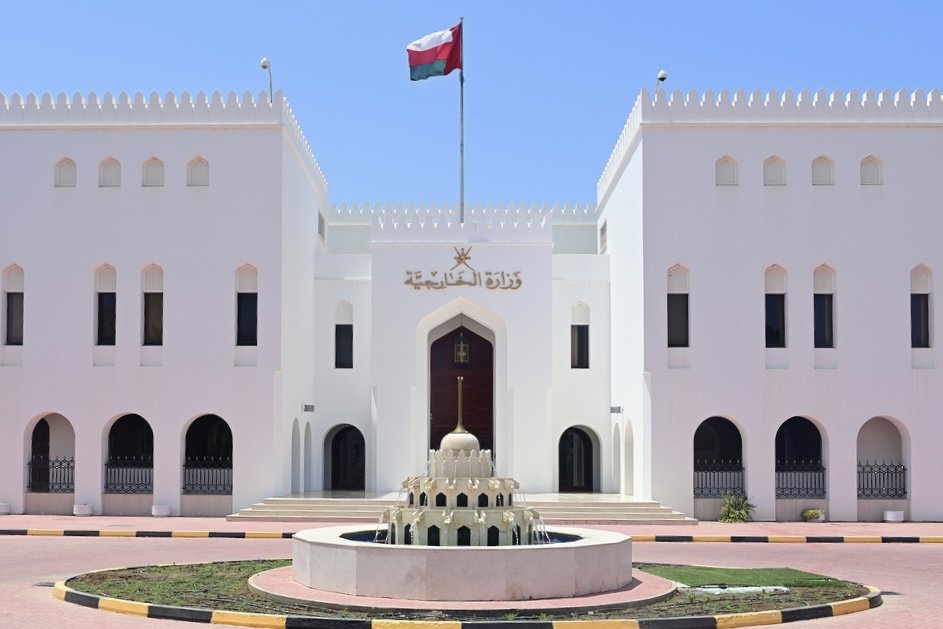 الاتصالات العديدة التي يقوم بها وزير الخارجية معالي @badralbusaidi ووكيلي الوزارة @Khalifa…