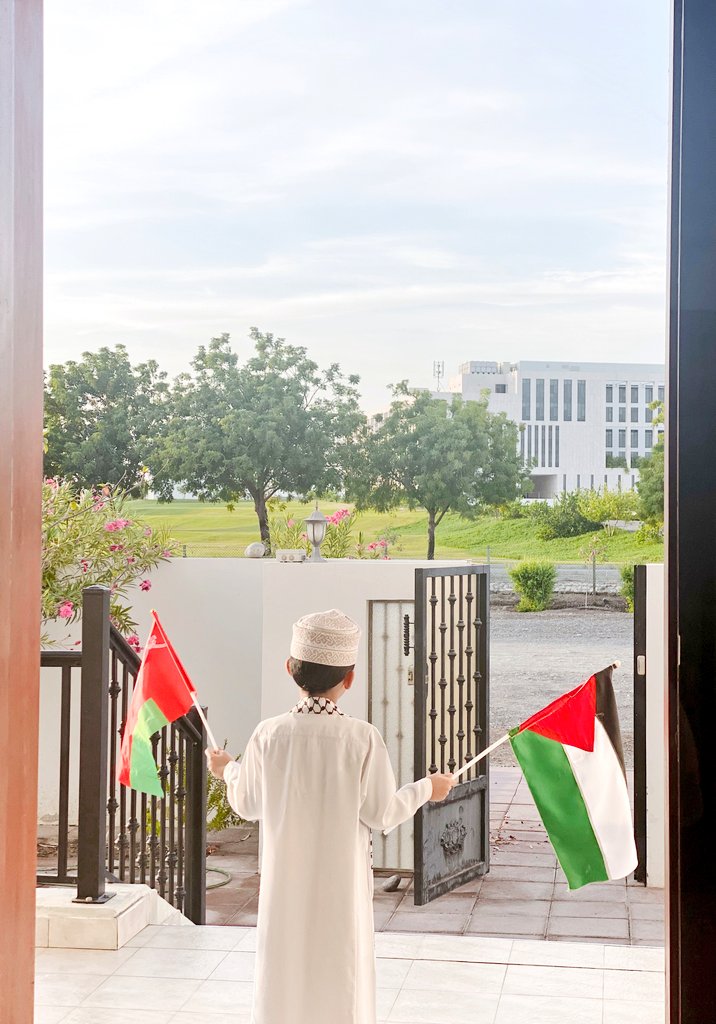 تصحو الشمس في مسقط مستبشرةً، فينسج الضوء وشاحاً من حرير وعزّة وكرامة في غزّة، ليتهادى نهار…