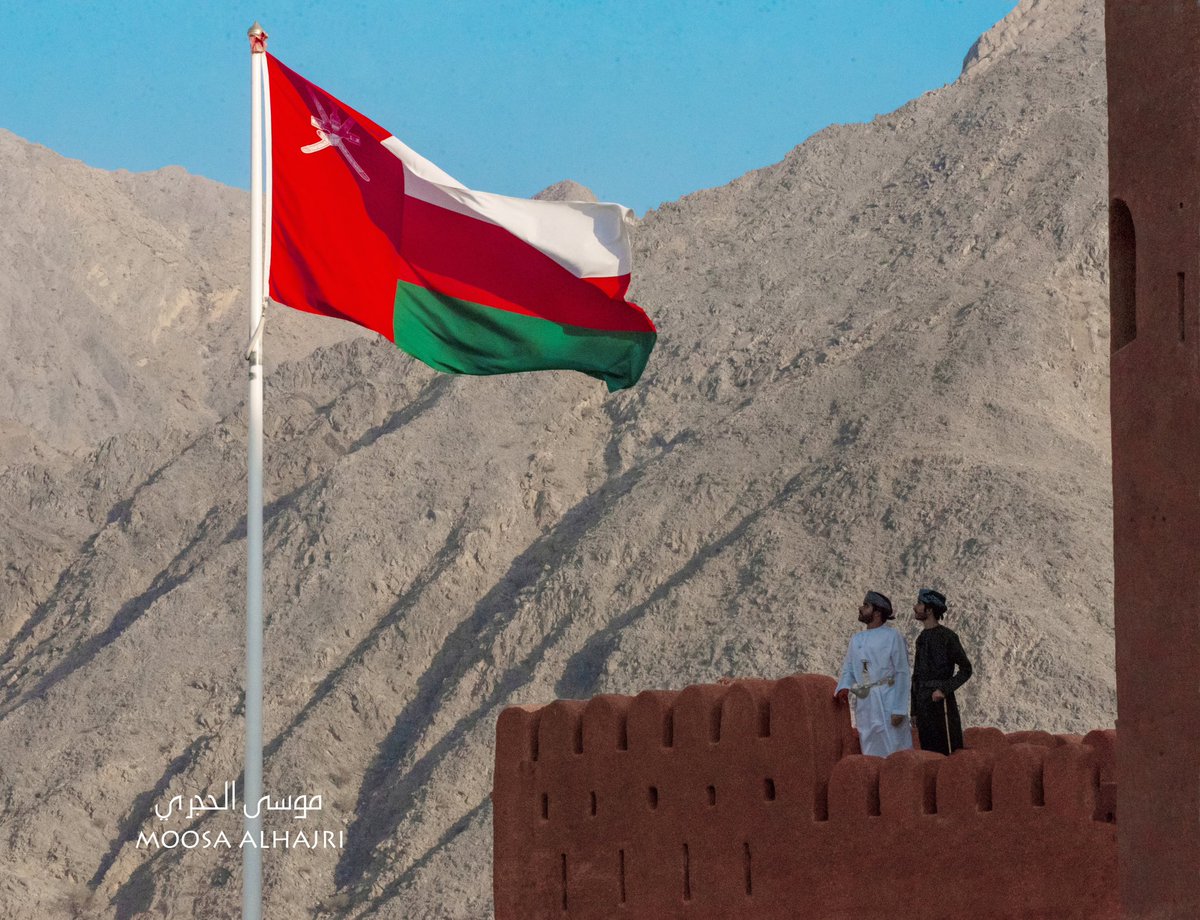 في هذه الصورة تجد مفردات عزّ سلطنة #عُمان بعدسة @moosa_alhajri الجبال بصلابة الروح العُمان…