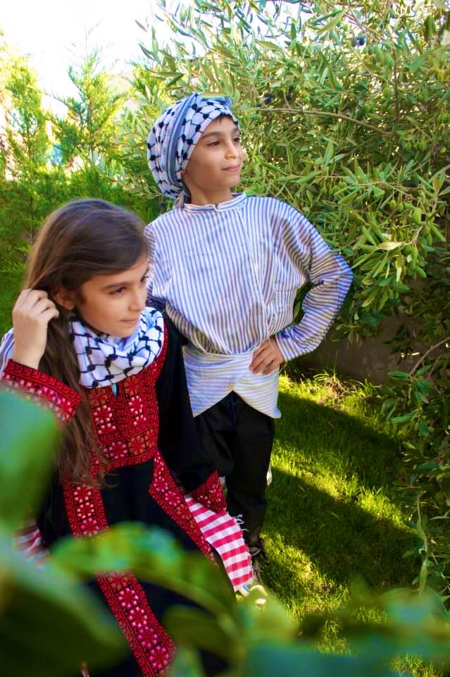 من شرى عِزّته، ليس كمن باع.. بِزّته!