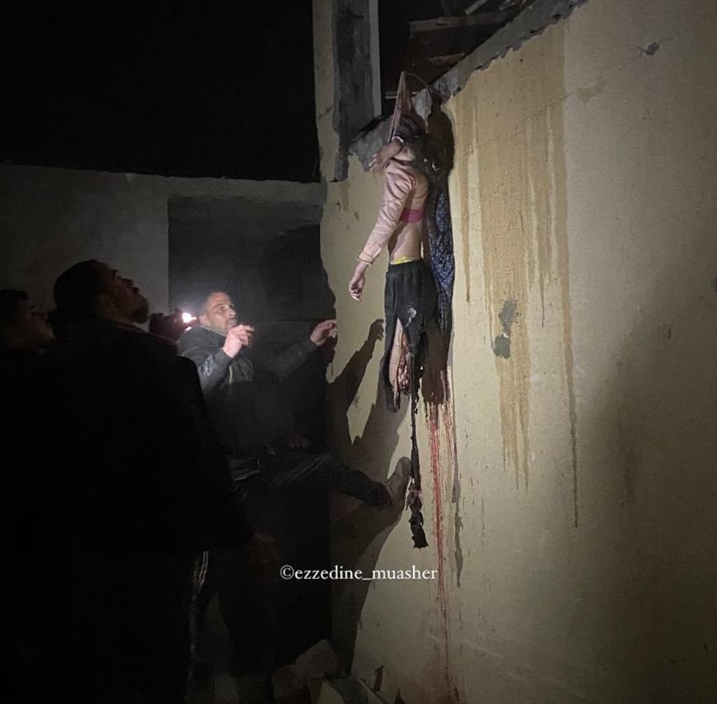 وإذا #الطفلةُ_الفلسطينية سُئلت، بأيّ ذنبٍ قُتلت؟!! القول موجوع.. والفعل منزوع!!!! #رفح_تحت…