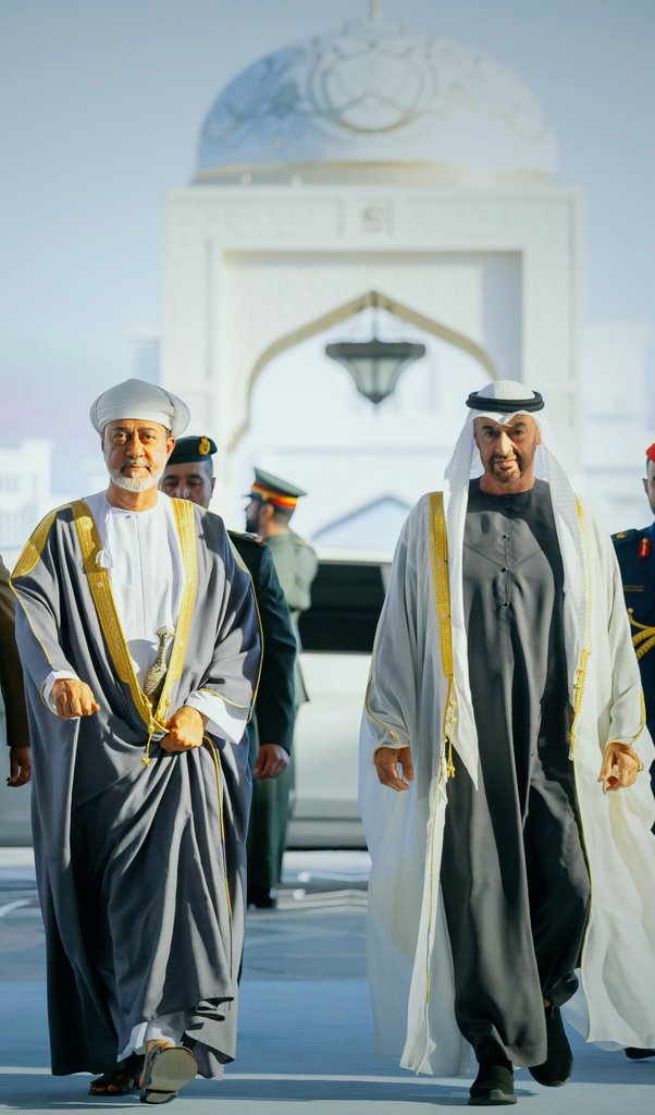 أينما مُدّت بالخير كفوفنا.. تزهر في #مسقط حدائق، وتشدو في #أبوظبي بلابلها. أعوام مجدٍ ورفع…