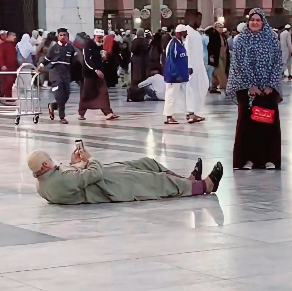 اصنع الدهشة، واعتني بالتفاصيل، ولا تكترث.. إن أحببت!