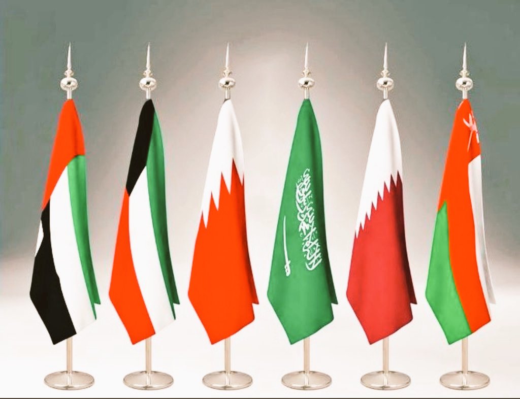 حين تبدأ #إسرائيل التصعيد، وتُردّ الصواريخ على أراضٍ خليجية، يتشقق جدار الاستقرار. سلطنة #…