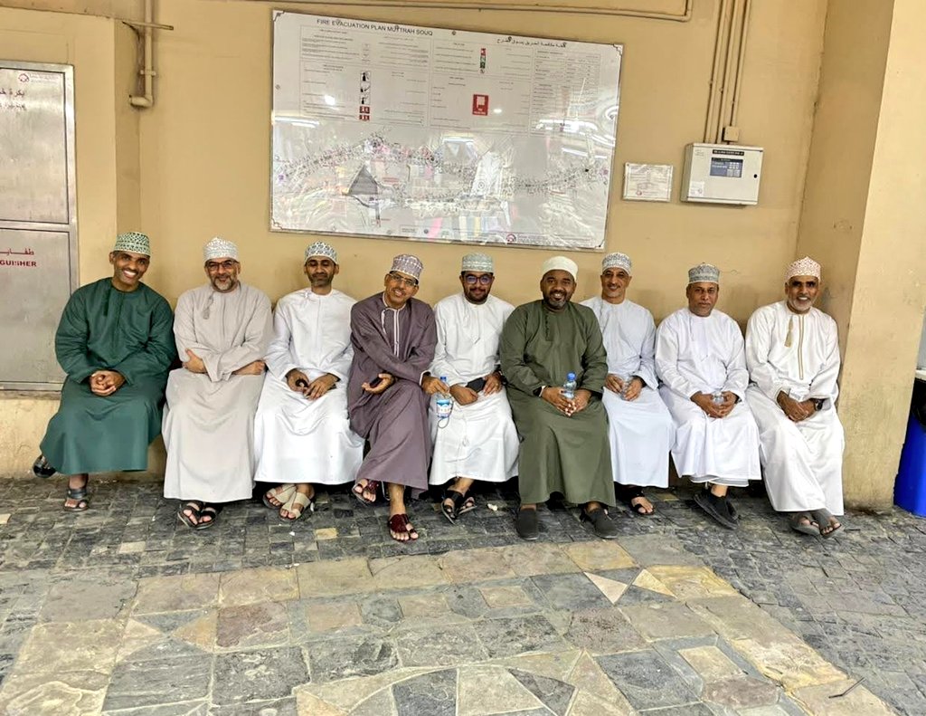 المجد لبساطة الحياة.. حيث التفاصيل حقيقية، والقلوب سخيّة! بعض الأصدقاء هنا.. وغيرهم أكثر ا…