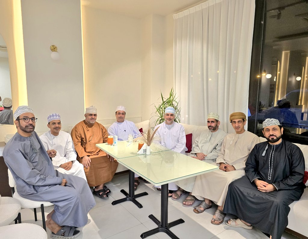 المجد لبساطة الحياة.. حيث التفاصيل حقيقية، والقلوب سخيّة! بعض الأصدقاء هنا.. وغيرهم أكثر ا…