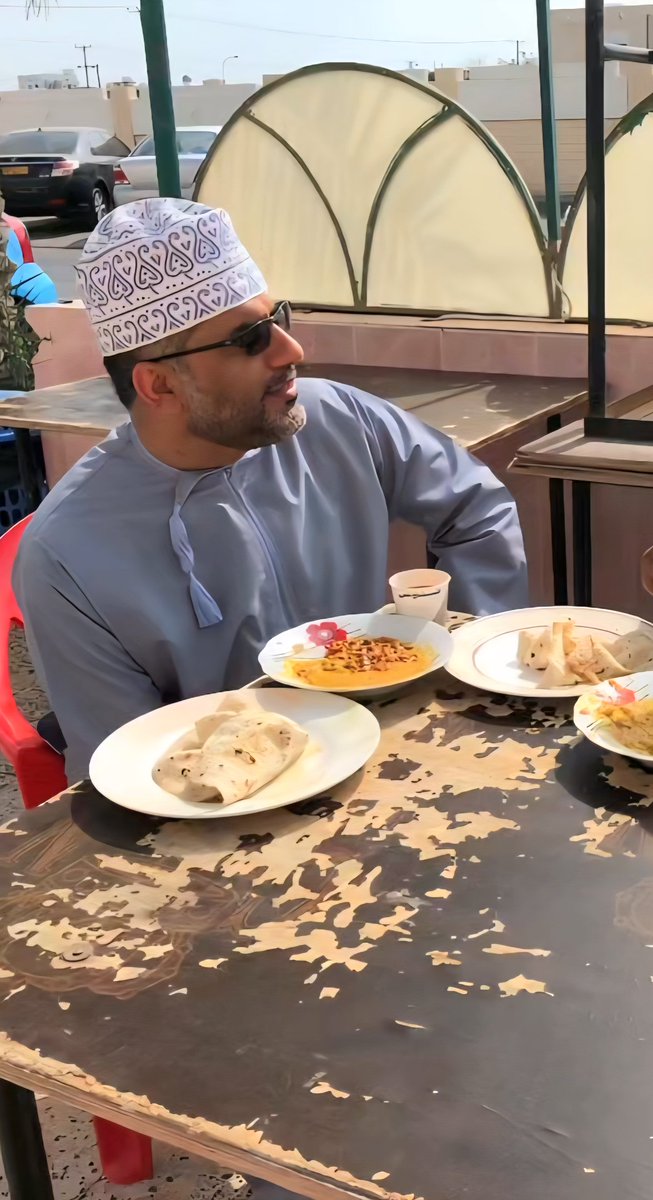 المجد لبساطة الحياة.. حيث التفاصيل حقيقية، والقلوب سخيّة! بعض الأصدقاء هنا.. وغيرهم أكثر ا…