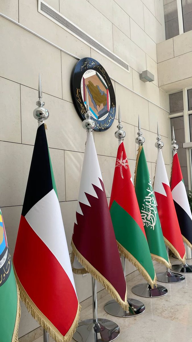 الكرامُ منّا والأشقّاء.. لنحفظ للأوطان مقاماتها، فلا نقبل أن تُهمَز أو تُلمَز؛ ولنترفّع عن…