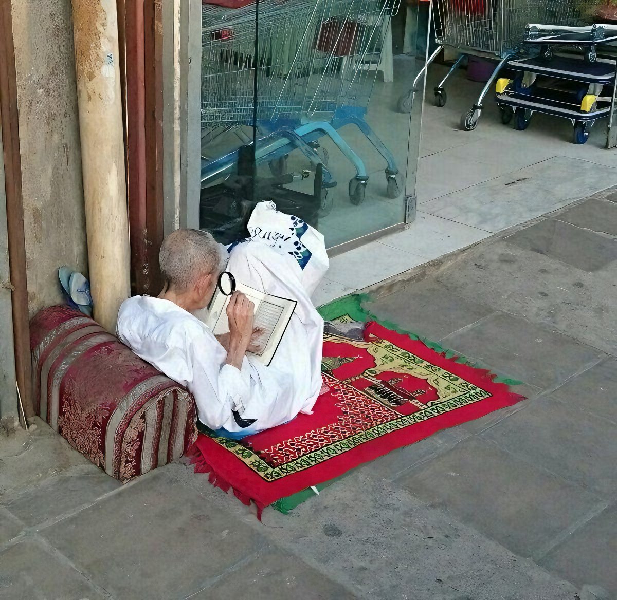 وأنت تتقلّب على فراشكَ كيف تشاء.. غيركَ تُقَيِّدُه أنابيبُ التنفّسِ. وأنت تقوم إلى صلاةِ ا…