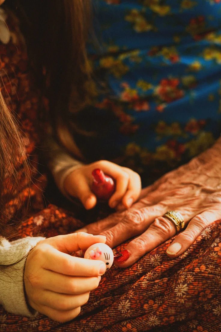 احتوِ قلبَ مَن تحبّ.. حتى تغمرَه في صدرك. فإذا سألوكَ يوماً: أيُّ القلبَينِ قلبُك؟ لم تدرِ…