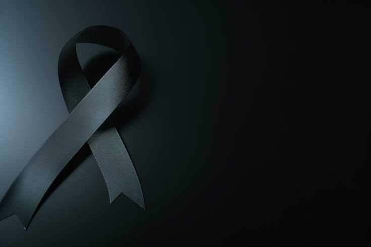 في يومَين.. ودّعَت #عُمان اثنتين من بناتها البَرَرة، كلُّ واحدةٍ منهما كانت عَلَماً يُرفرِ…