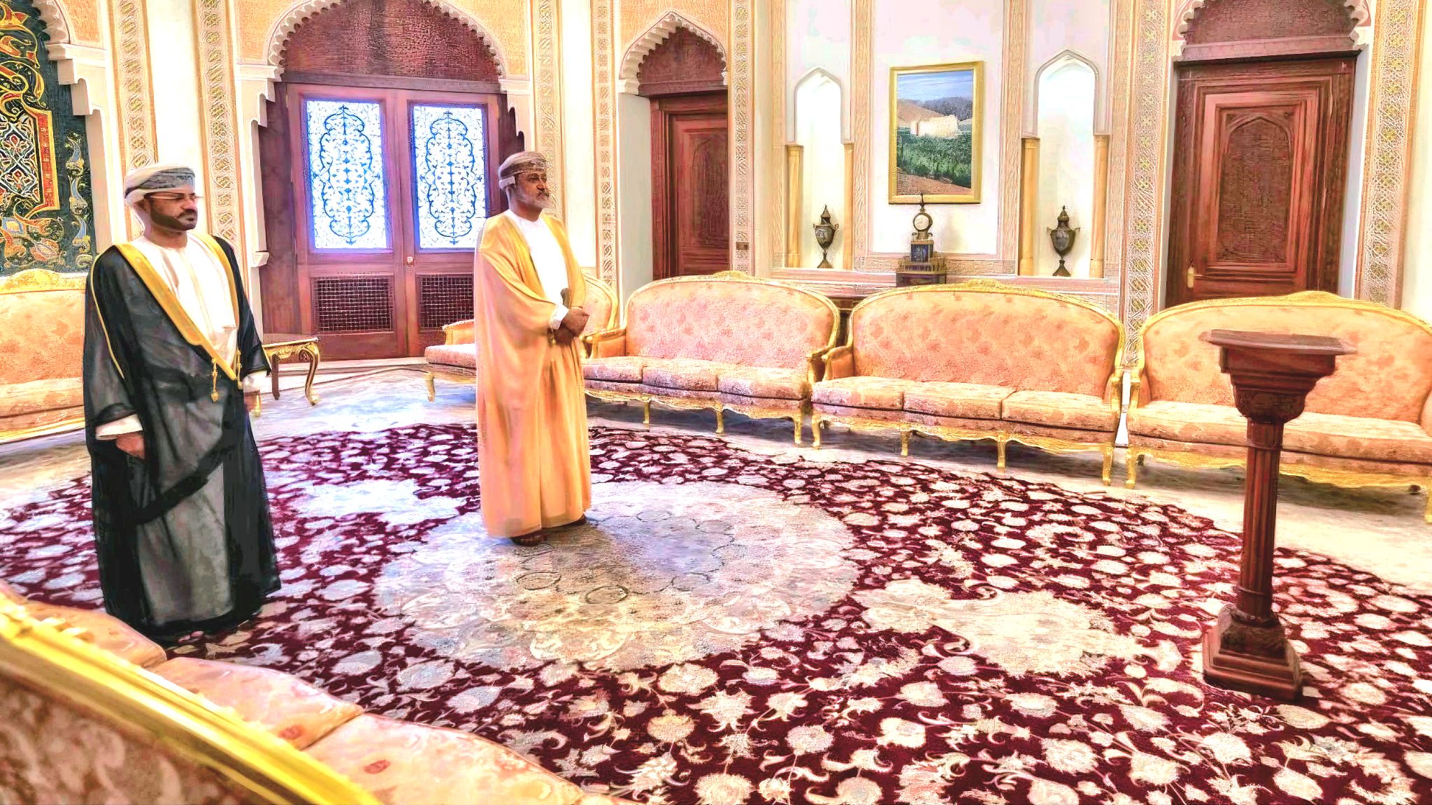 جلالة السلطان هيثم ومعالي السيد بدر.. من تصوير سابق لمراسم القسم.